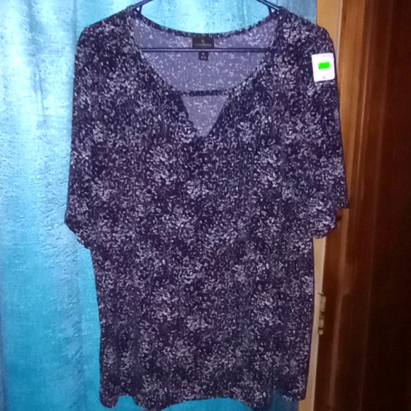 Worthington Tops - (1X) Worthington Women's Black & White V Cut Out Stretchy Top